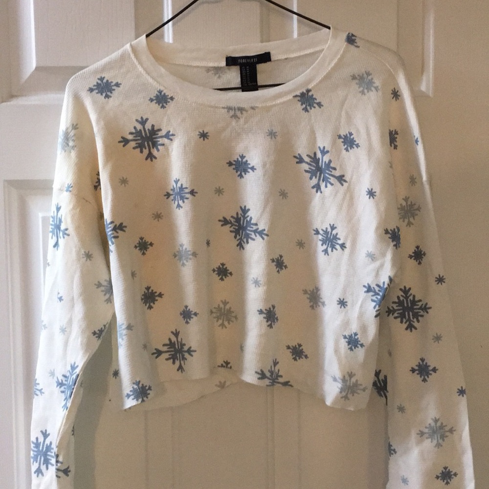 Snowflake cropped log sleeve new w/ tags!
